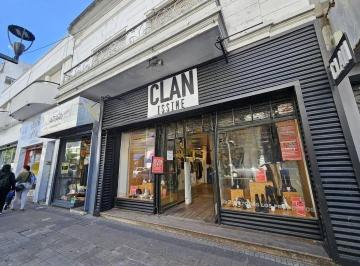 Local comercial · 324m² · 7 Ambientes · Local y Departamento en Venta en La Plata