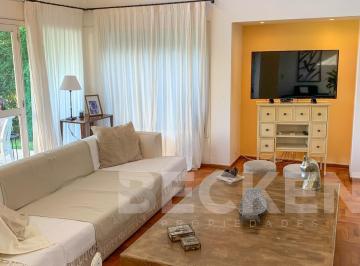 Casa · 280m² · 4 Ambientes · 2 Cocheras · Casa en Las Delicias con Lote Al Golf