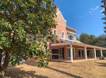 Casa · 280m² · 4 Ambientes · 2 Cocheras · Casa en Las Delicias