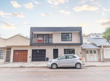 Casa · 153m² · 4 Ambientes · 1 Cochera · Departamento en Chauvin