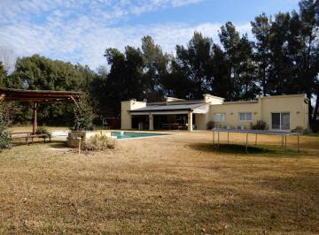 Casa · 150m² · 4 Ambientes · 1 Cochera · Quinta en Alquiler en B°c° Solar de Capilla