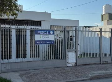 Foto · Casa en Venta, Tres Dorm., Cochera, Quincho, Apto Credito.
