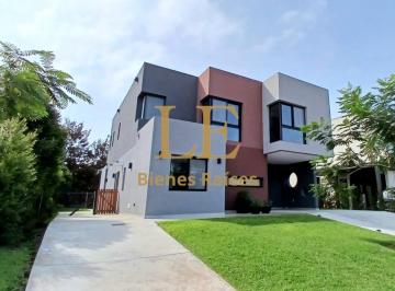 Casa · 253m² · 7 Ambientes · 4 Cocheras · Venta de Casa a Extrenar en Nordelta