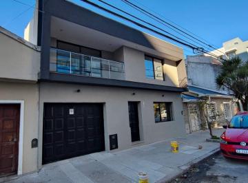 Casa · 155m² · 4 Ambientes · 1 Cochera · Venta Casa 4 Ambientes Reciclado a Nuevo Barrio Chauvin