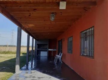Casa · 75m² · 3 Ambientes · 2 Cocheras · Casa en Venta de 3 Ambientes con Pileta. Maximo Paz
