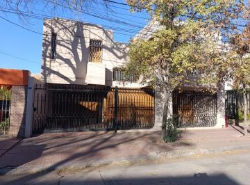 Casa · 368m² · 5 Ambientes · 2 Cocheras · Cocucci Inmobiliaria Vende Excelente Casa en Ciudad