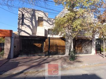 Casa · 368m² · 5 Ambientes · 2 Cocheras · Cocucci Inmobiliaria Vende Excelente Casa en Ciudad