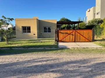 Casa · 90m² · 3 Ambientes · 1 Cochera · Casa en El Molino Roldán