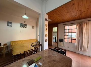Departamento · 42m² · 3 Ambientes · Venta: Departamento de Pasillo de un Dormitorio y Patio en Barrio Islas Malvinas, Rosario