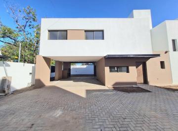Casa · 185m² · 4 Ambientes · 1 Cochera · Quisquizacate - Venta Housing - 3 Dorm - Patio