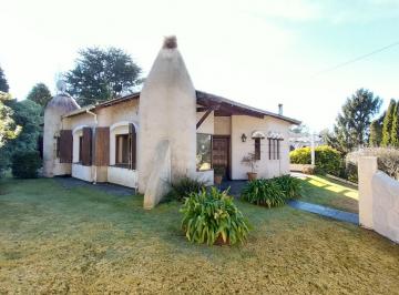 Casa de 6 ambientes, Mar del Plata · Chalet en Venta en Sierra de Los Padres. Gran Quincho y Piscina. Lote 1.275 m²