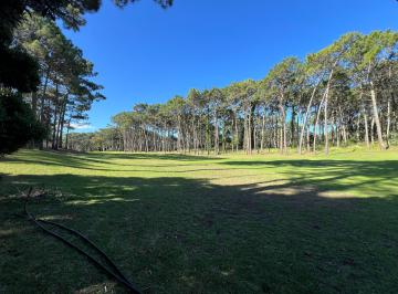 Terreno , Cariló · Lote Residencial con Salida Al Golf en Carilo