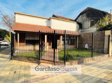 Casa · 99m² · 4 Ambientes · 1 Cochera · Casa en Venta en Castelar, Morón, G. B. a. Zona Oeste