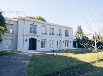 Casa · 362m² · 4 Dormitorios · 2 Cocheras · Casa en Alquiler Anual en Golf Club Argentino - con Vista Al Golf
