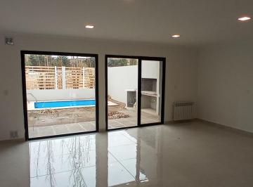 Casa de 3 ambientes, Centenario · Duplex Tres Dorm., Barrio Tierra Mansa, Centenario