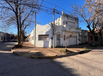 Casa · 130m² · 4 Ambientes · 1 Cochera · Espectacular Esquina Centrica en Venta en Mercedes Buenos Aires