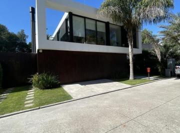Casa · 250m² · 4 Ambientes · 2 Cocheras · Casa Venta "Don Cagiano" Villa Udaondo