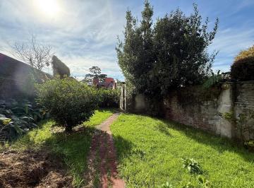 Casa · 60m² · 3 Ambientes · 1 Cochera · Casa en Villa Lugano, con Parque, con Jardin, Casa con Ambientes Amplios, Casa con Patio y Jardín