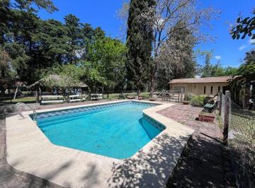 Quinta vacacional · 125m² · 3 Dormitorios · 4 Cocheras · Venta Quinta de 3amb Bparque Exaltacion de La Cruz
