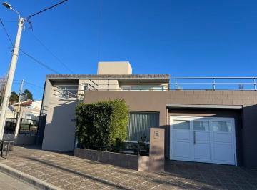 Casa · 200m² · 6 Ambientes · 1 Cochera · Alquiler Casa 4 Dorm. Barrio Km3