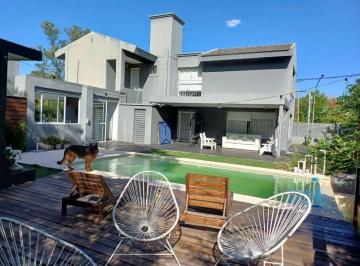 Casa · 302m² · 12 Ambientes · 2 Cocheras · Excelente Casa 3 D, 4 B en Villa Rivera Indarte
