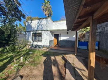 Frente · Casa de Dos Dorm., Galería, Cochera, Terreno 10 X 60