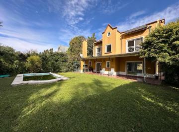Casa · 190m² · 5 Ambientes · Casa en Barrancas de San Jose