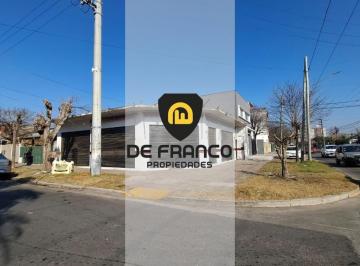 Local comercial · 130m² · Local en Alquiler - Bella Vista. Sobre Pardo