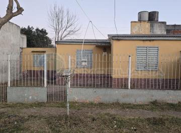 Casa · 190m² · 3 Ambientes · Casa en Barrio Peter Una Cuadra de Bv Dos de Abril