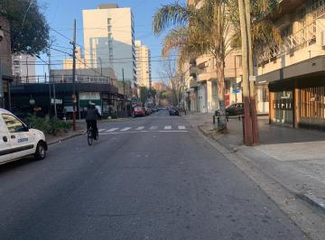 Local comercial · 200m² · Importante Local de 200 m² - Lanús Oeste