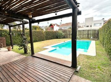 Casa · 225m² · 4 Ambientes · Casa en Alquiler en Barrio La Claridad
