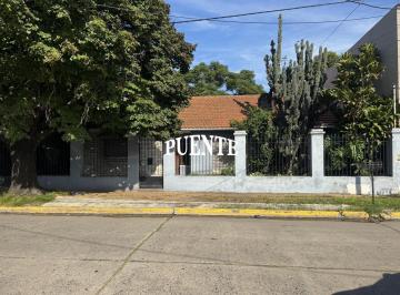 Casa · 311m² · 4 Ambientes · 5 Cocheras · Casa en Temperley Este