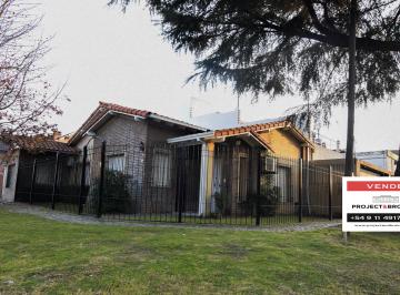 Casa de 4 ambientes, Morón · Espectacular Chalet en Castelar