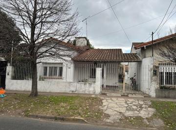 Casa · 110m² · 4 Ambientes · 1 Cochera · Casa a La Venta en Don Torcuato