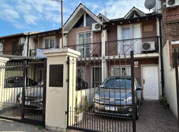 Casa de 4 ambientes, La Matanza · Tríplex 4 Amb Amplios Al Frente en San Justo