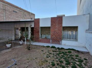 Casa · 5 Ambientes · Casa en Santamarina y Carlos H. Rodriguez
