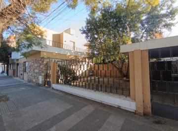 Casa · 253m² · 4 Ambientes · B San Vicente, Tristán Narvaja a m de San Vicente, Importante Propiedad con Gran Terreno