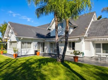 Casa · 1465m² · 10 Ambientes · 2 Cocheras · Casa en Mayling Cc en Venta con Pileta, Pilar