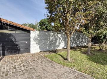 Casa · 94m² · 4 Ambientes · 3 Cocheras · Propiedad Sobre Dos Terrenos en Francisco Alvarez