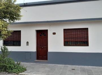 PH · 42m² · 2 Ambientes · Venta - Ph 2 Amb Al Frente - Centro Chascomús