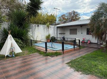 Casa · 98m² · 3 Ambientes · 1 Cochera · Casa 3 Amb Lote de 310 con Parque, Pileta y Coche