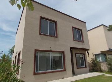 Casa · 128m² · 4 Ambientes · 1 Cochera · Oportunidad Impecable Casa 2 Pisos Domselaar Chico