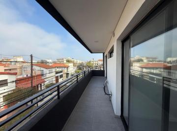 Departamento · 69m² · 3 Ambientes · 1 Cochera · Departamento Tres Ambientes con Patio a La Venta Wilde Centro