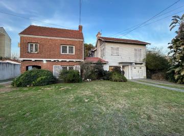Casa · 350m² · 3 Ambientes · 4 Cocheras · Importante Fraccion Av Espora Adrogue