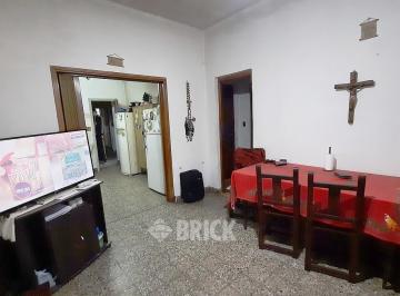 Casa · 121m² · 4 Ambientes · Casa en Lote de 8.66x17.32 m en Tuyuti Al 3100 - 150 m² Tot Gran Tza Patio - Valentin Alsina