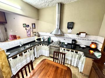 Casa · 170m² · 6 Ambientes · 1 Cochera · Venta Casa en Azcuenaga