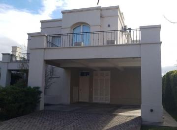 Casa · 350m² · 7 Ambientes · 2 Cocheras · Gran Casa en Alquiler en Barrio Pueyrredón
