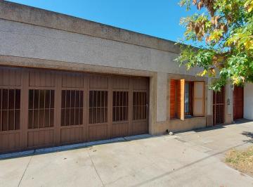 Casa · 300m² · 4 Ambientes · 1 Cochera · Casa - General Pico