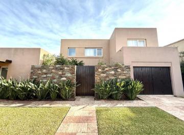 Casa · 400m² · 6 Ambientes · 1 Cochera · Casa Al Agua en Alquiler 3 Dorm. en Albanueva, Rincón de Milberg, Tigre