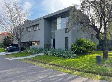Casa · 385m² · 5 Ambientes · 2 Cocheras · Casa - Talar del Lago II